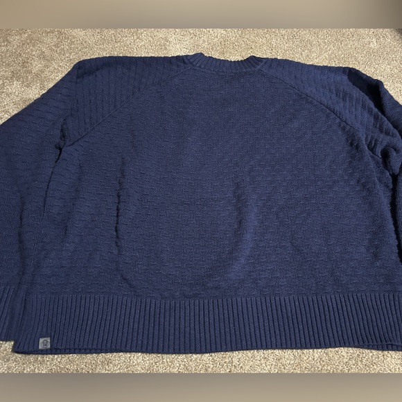 Lululemon Texture play crew sweater in navy! - Picture 2 of 5